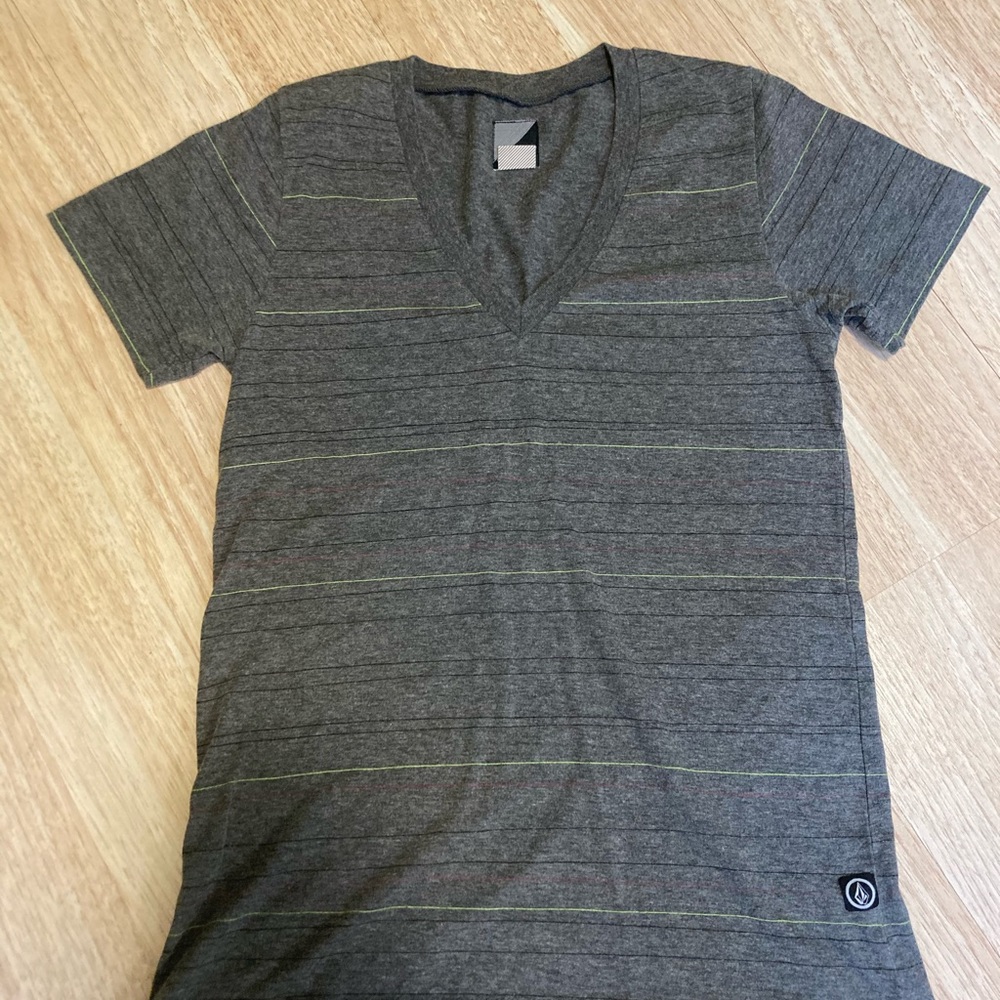 Volcom Women’s v-neck T shirt